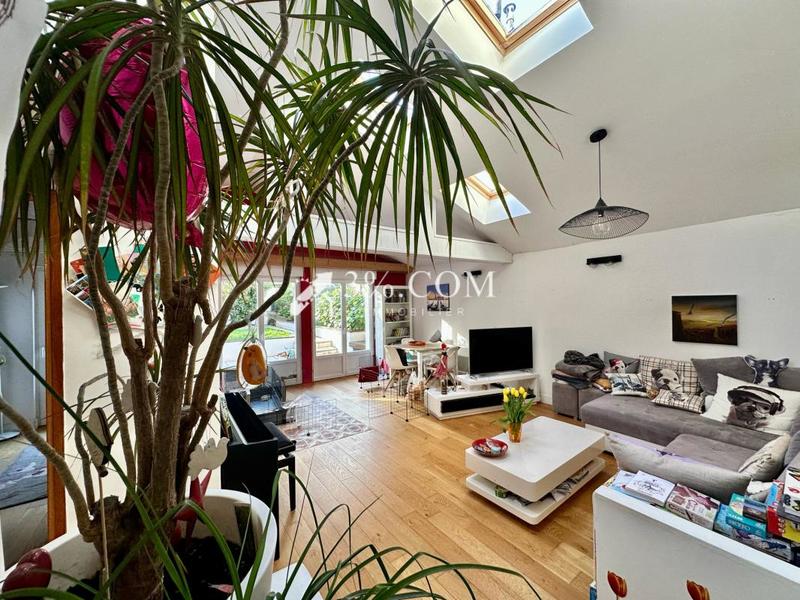 Appartement - 90 m² - 5 pièces