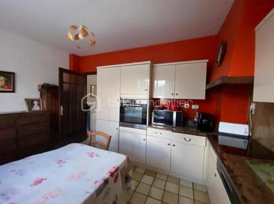 Maison - 210 m² - 8 pièces