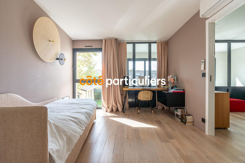 Maison - 235 m² - 8 pièces