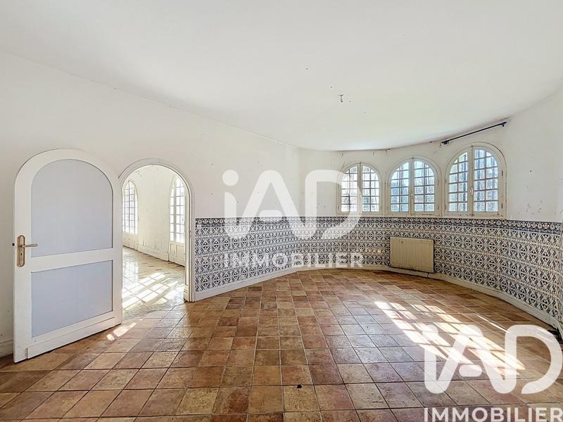 Maison - 305 m² - 8 pièces