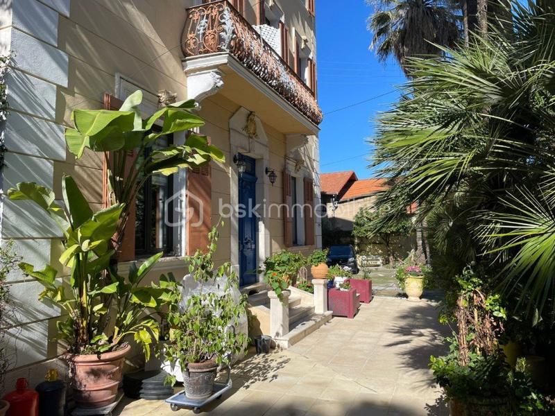 Immeuble - 240 m² - 12 pièces