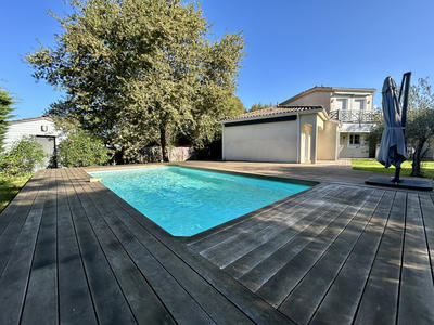 Maison - 210 m² - 7 pièces