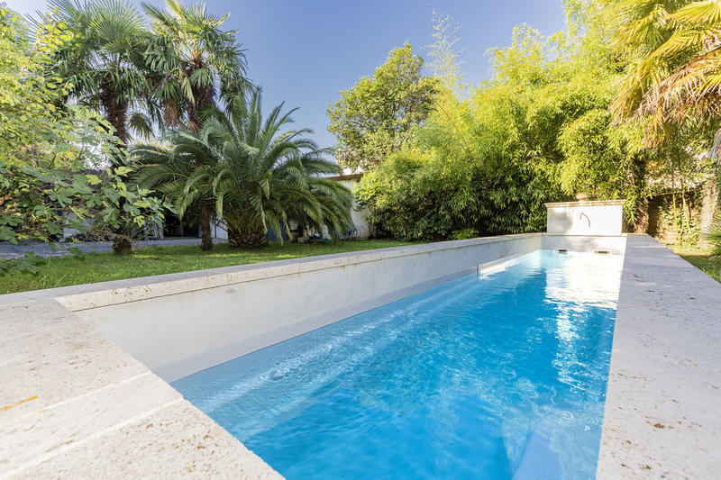 Maison - 283 m² - 13 pièces