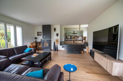 Maison - 250 m² - 8 pièces