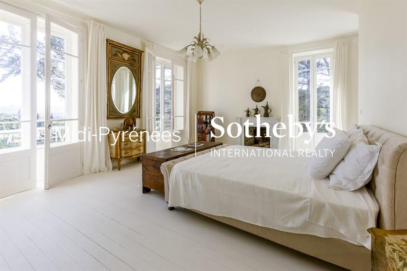 Maison de maîtres - 430 m² - 8 pièces