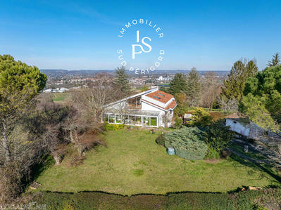 Maison - 203 m² - 6 pièces