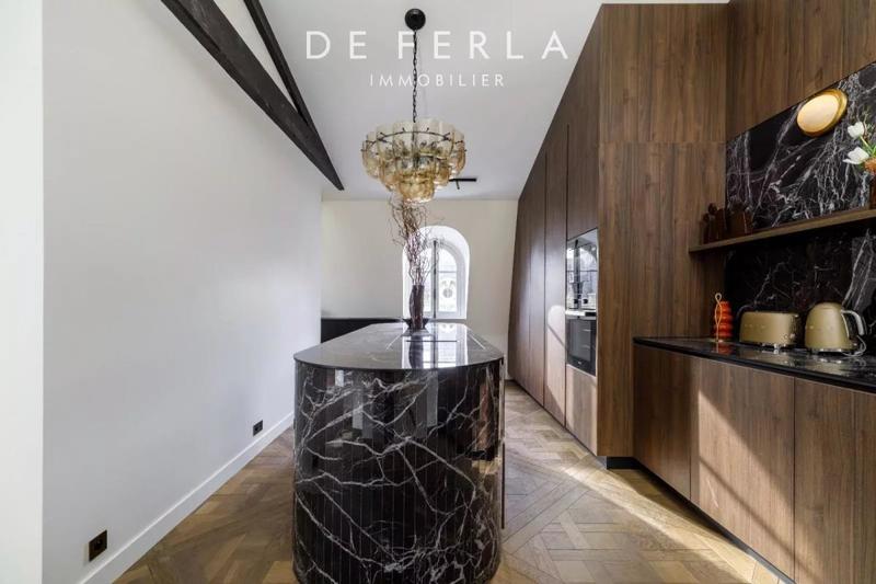 Appartement - 313 m² - 7 pièces