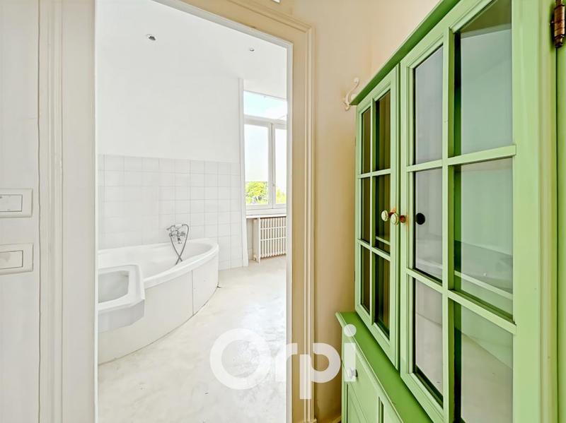 Maison - 231 m² - 8 pièces