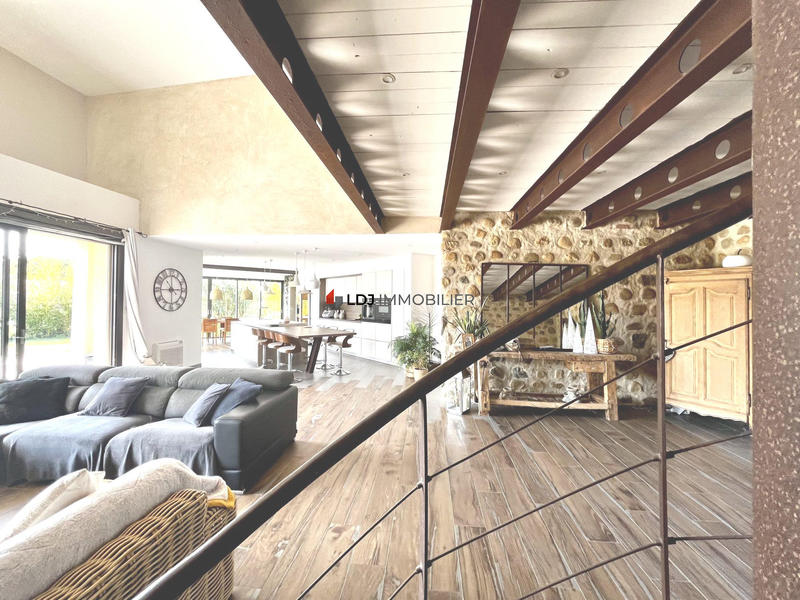 Maison - 210 m² - 5 pièces