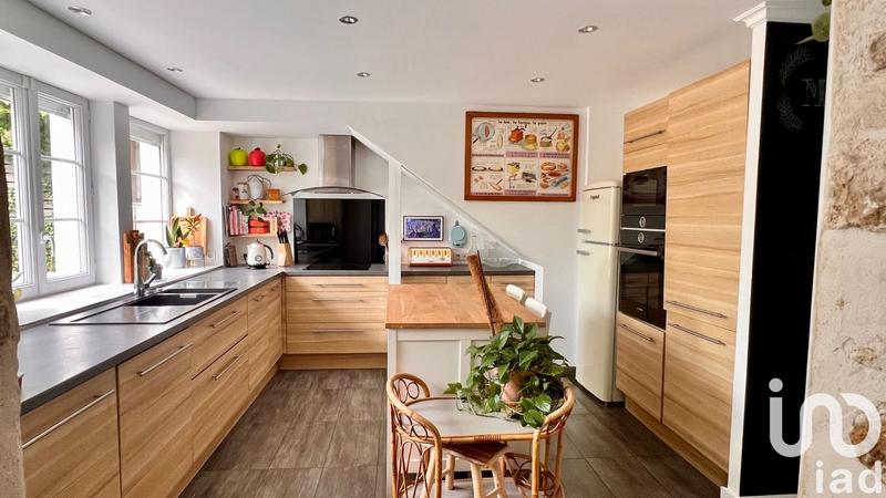 Maison - 240 m² - 8 pièces