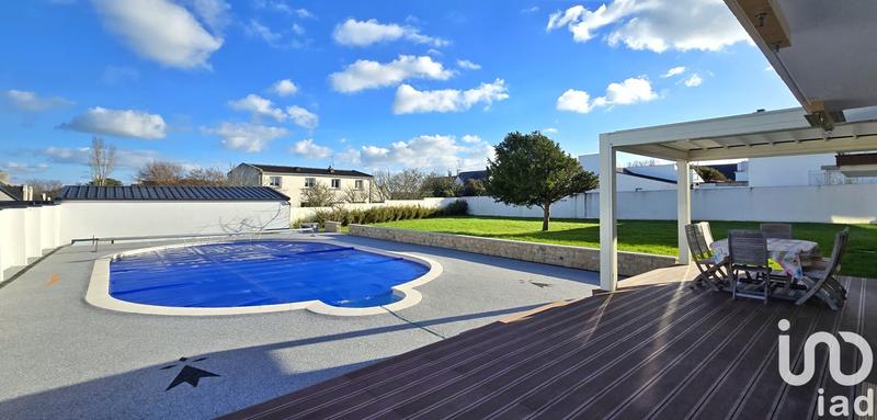 Maison - 216 m² - 7 pièces