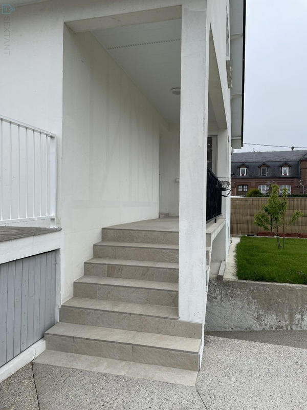 Maison - 247 m² - 11 pièces