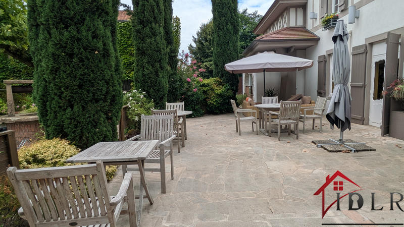 Propriété - 460 m² - 16 pièces