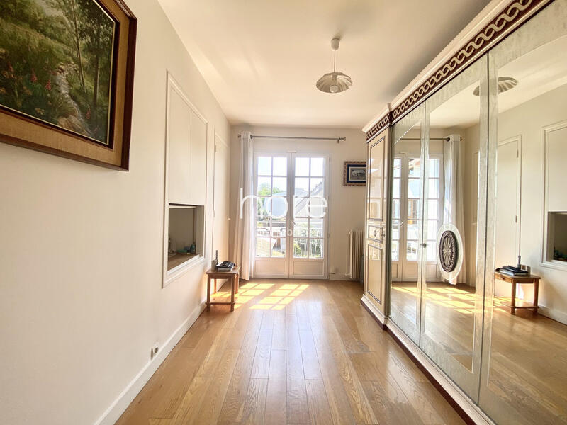 Maison traditionnelle - 179 m² - 6 pièces