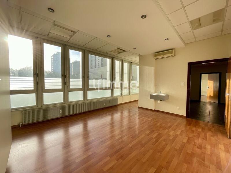 Bureau - 127 m² - 7 pièces