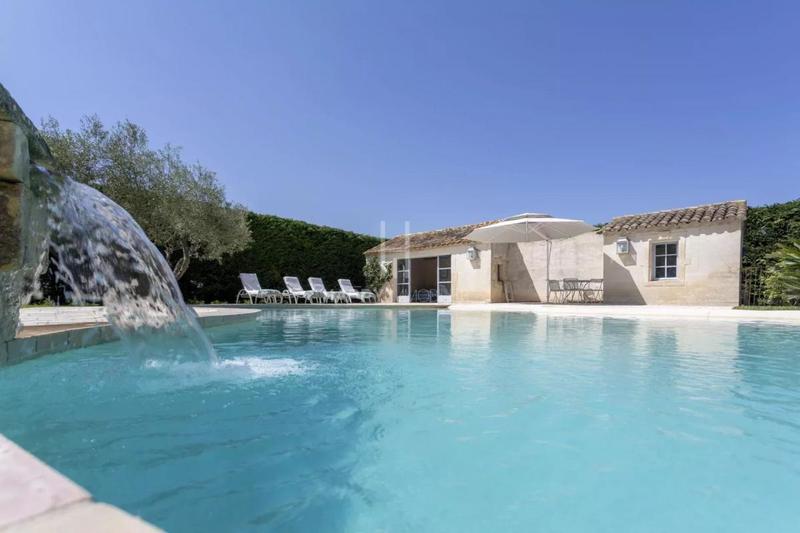 Mas - 300 m² - 9 pièces