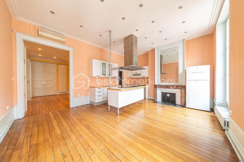 Appartement bourgeois - 196 m² - 8 pièces