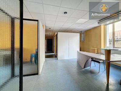 Bureau - 117 m² - 7 pièces