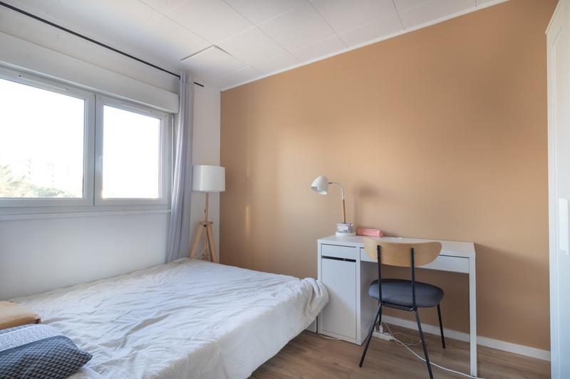 Appartement - 80 m² - 5 pièces
