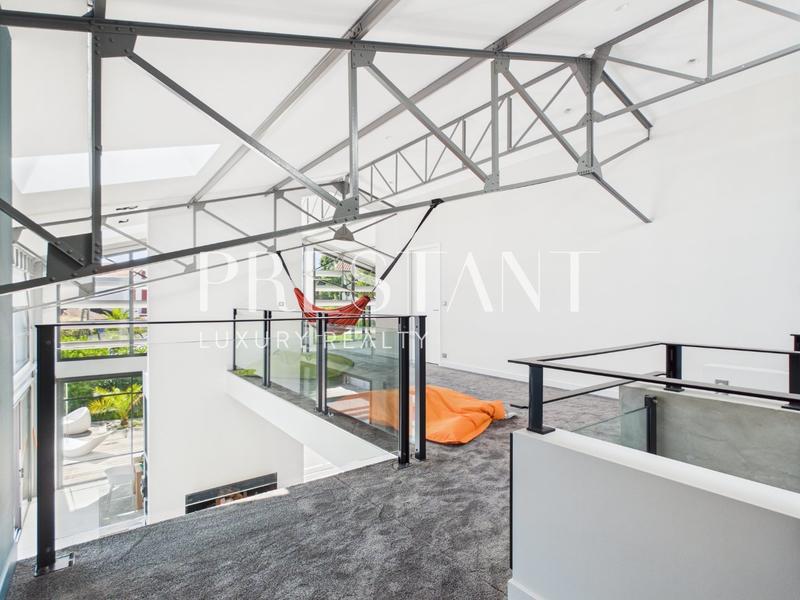 Maison - 400 m² - 6 pièces