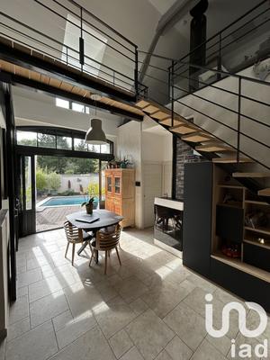 Maison - 325 m² - 12 pièces