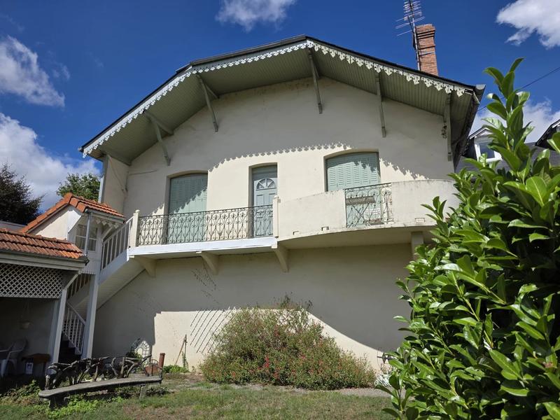 Maison - 220 m² - 5 pièces