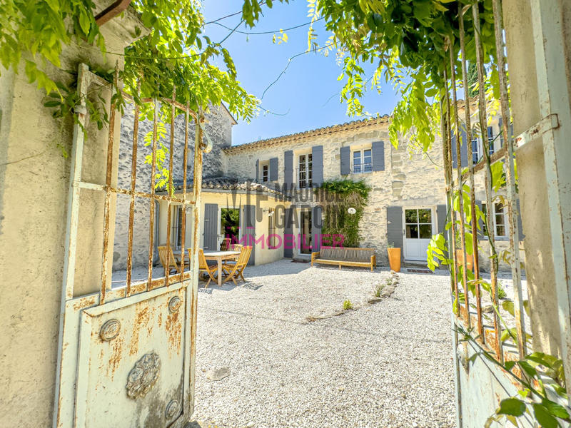 Maison - 227 m² - 8 pièces
