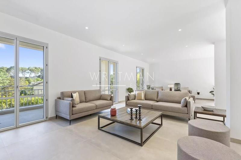 Maison - 243 m² - 6 pièces