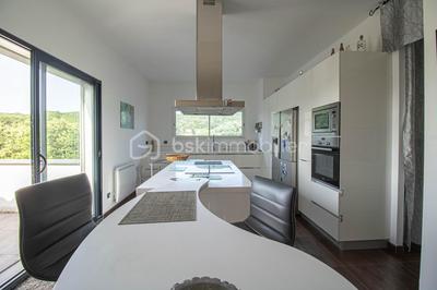 Maison - 208 m² - 7 pièces