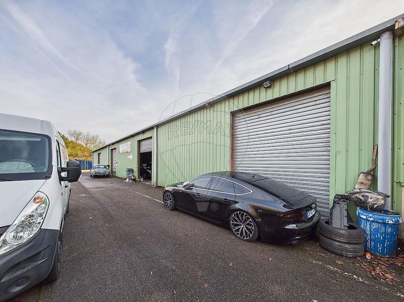 Magasins - 475 m² - 1 pièce