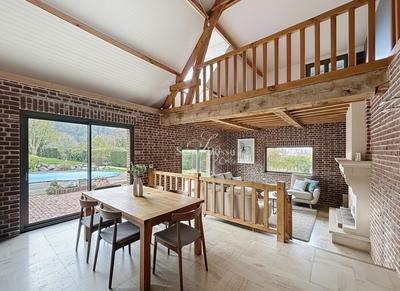 Maison - 270 m² - 10 pièces