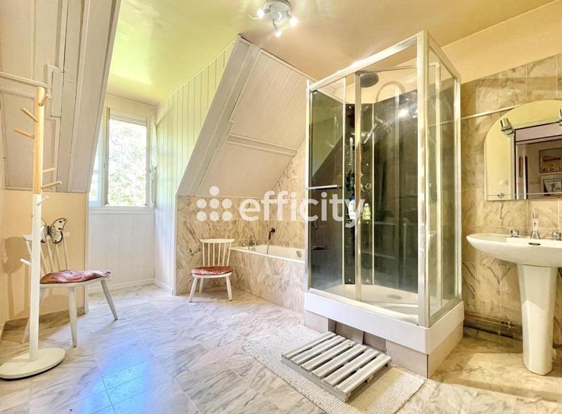 Maison - 400 m² - 10 pièces