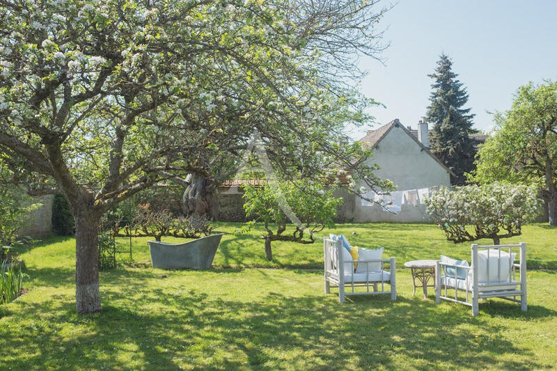 Maison - 334 m² - 12 pièces