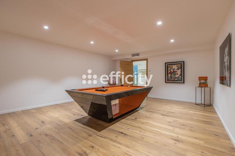 Maison - 860 m² - 14 pièces