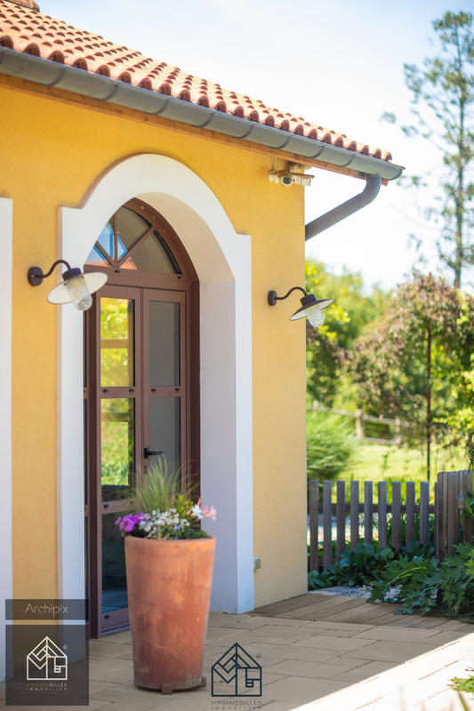 Maison - 393 m² - 13 pièces