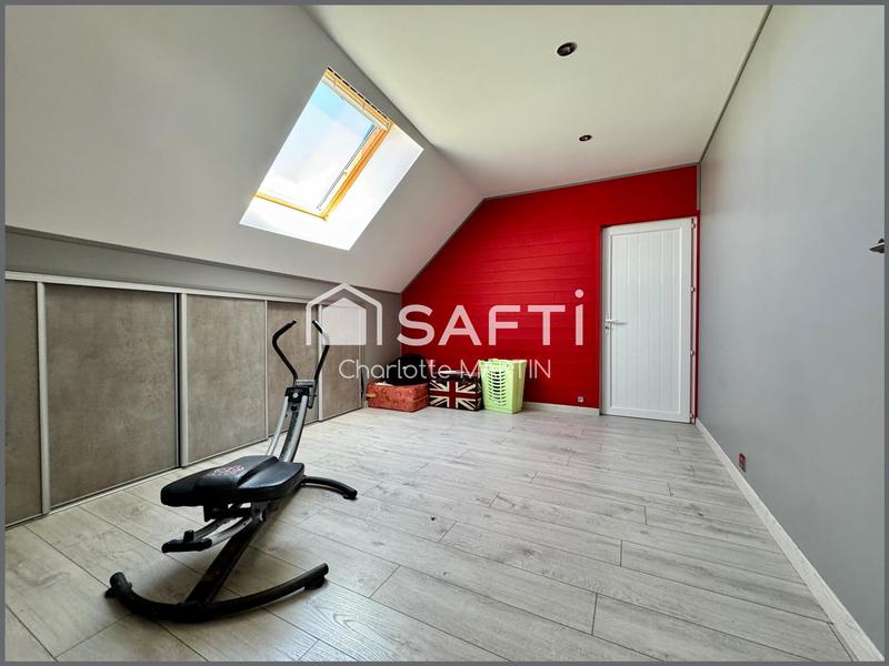 Maison - 220 m² - 10 pièces