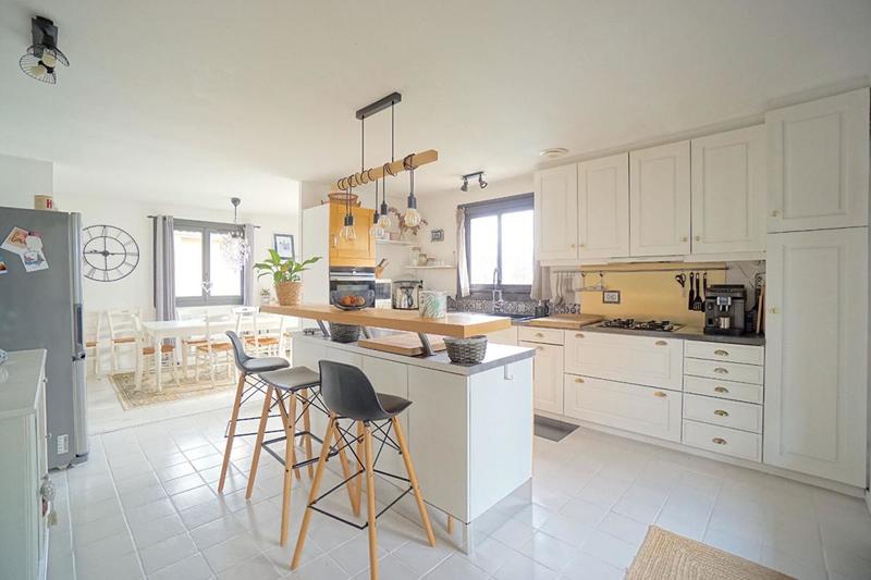 Maison - 180 m² - 9 pièces