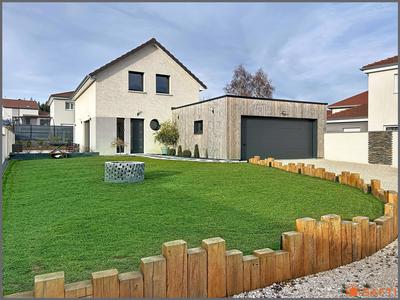 Maison - 103 m² - 4 pièces