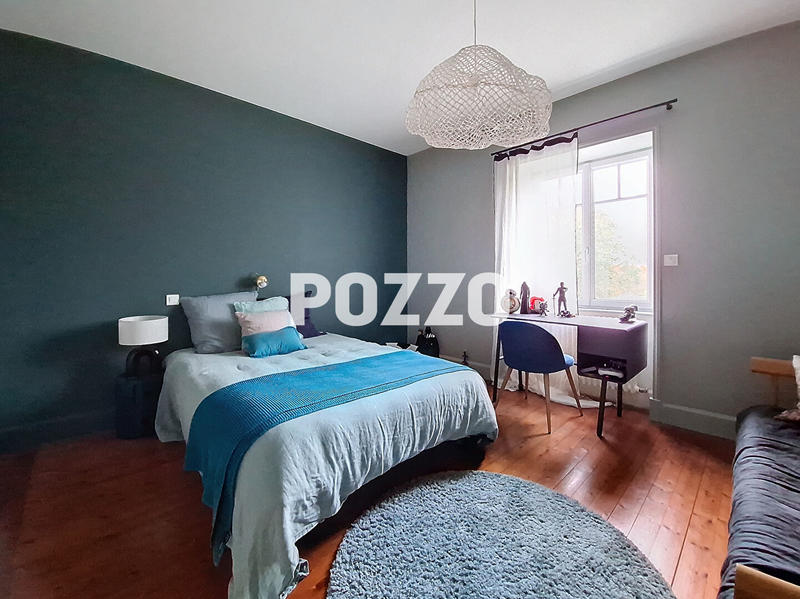 Maison - 216 m² - 9 pièces