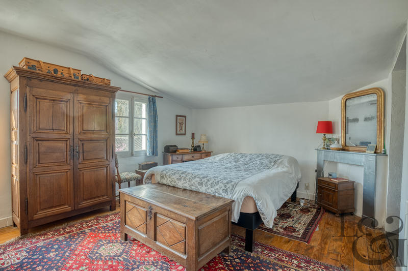 Maison - 206 m² - 7 pièces