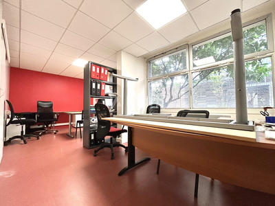 Bureau - 87 m² - 6 pièces