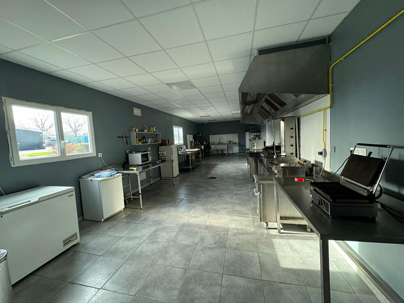 Local commercial - 975 m²