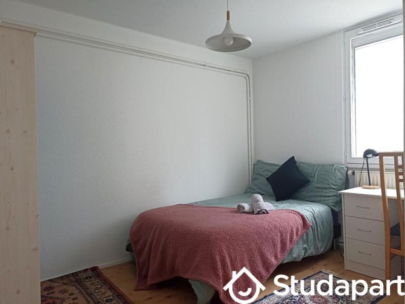 Chambre - 12 m² - 1 pièce