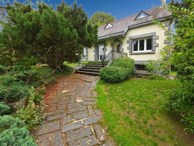 Maison - 210 m² - 9 pièces