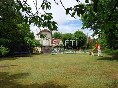 Maison - 270 m² - 13 pièces