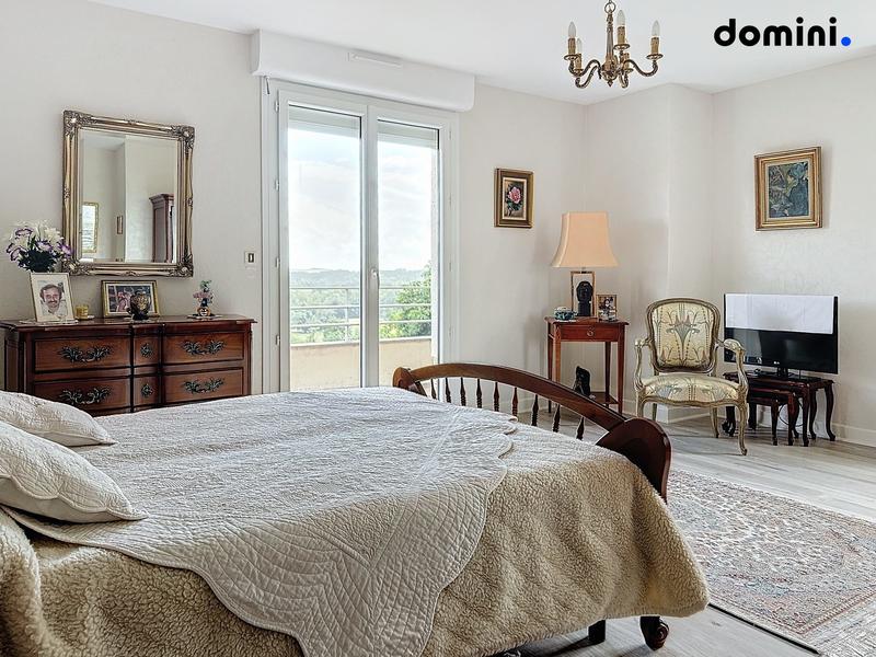 Maison ancienne - 300 m² - 9 pièces