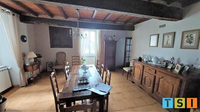 Maison - 230 m² - 7 pièces