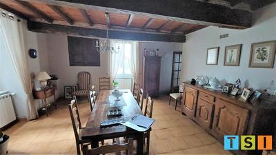 Maison - 230 m² - 7 pièces