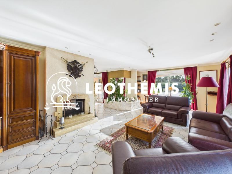 Maison - 177 m² - 8 pièces