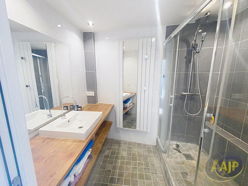 Appartement - 83 m² - 4 pièces